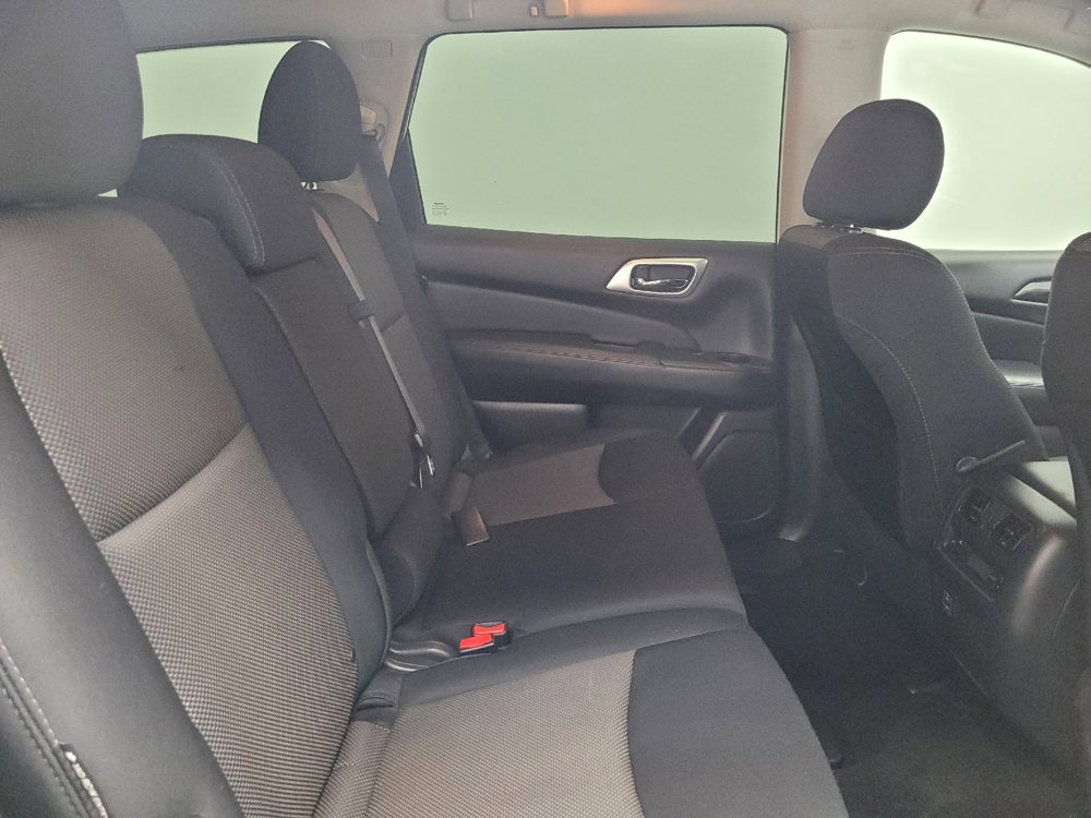 Used 2018 Nissan Pathfinder SV image 19
