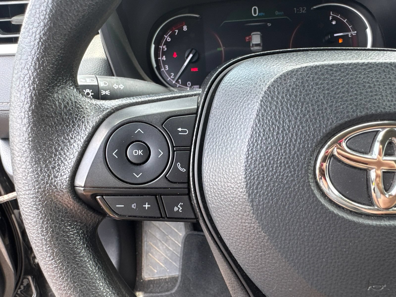 Used 2024 Toyota RAV4 XLE FWD image 18