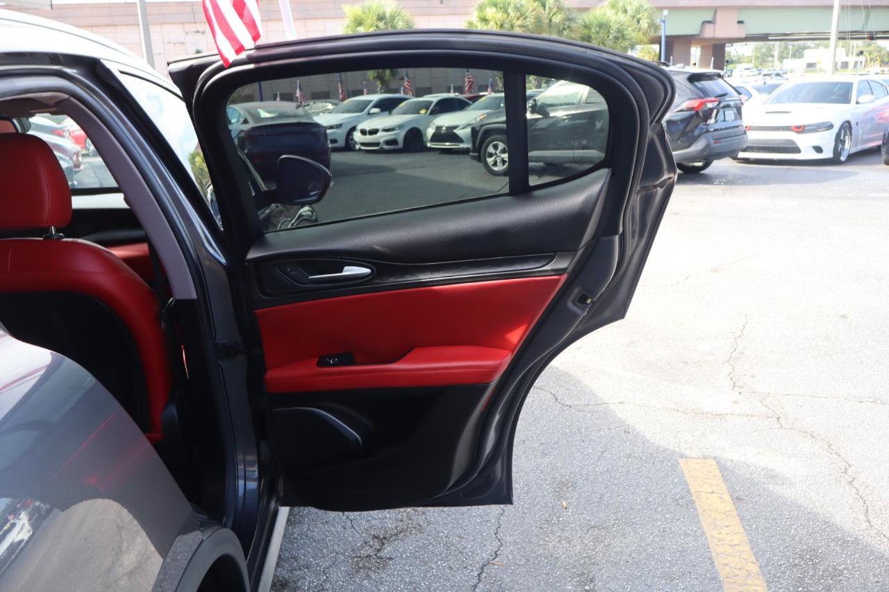 Used 2018 Alfa Romeo Stelvio AWD image 20