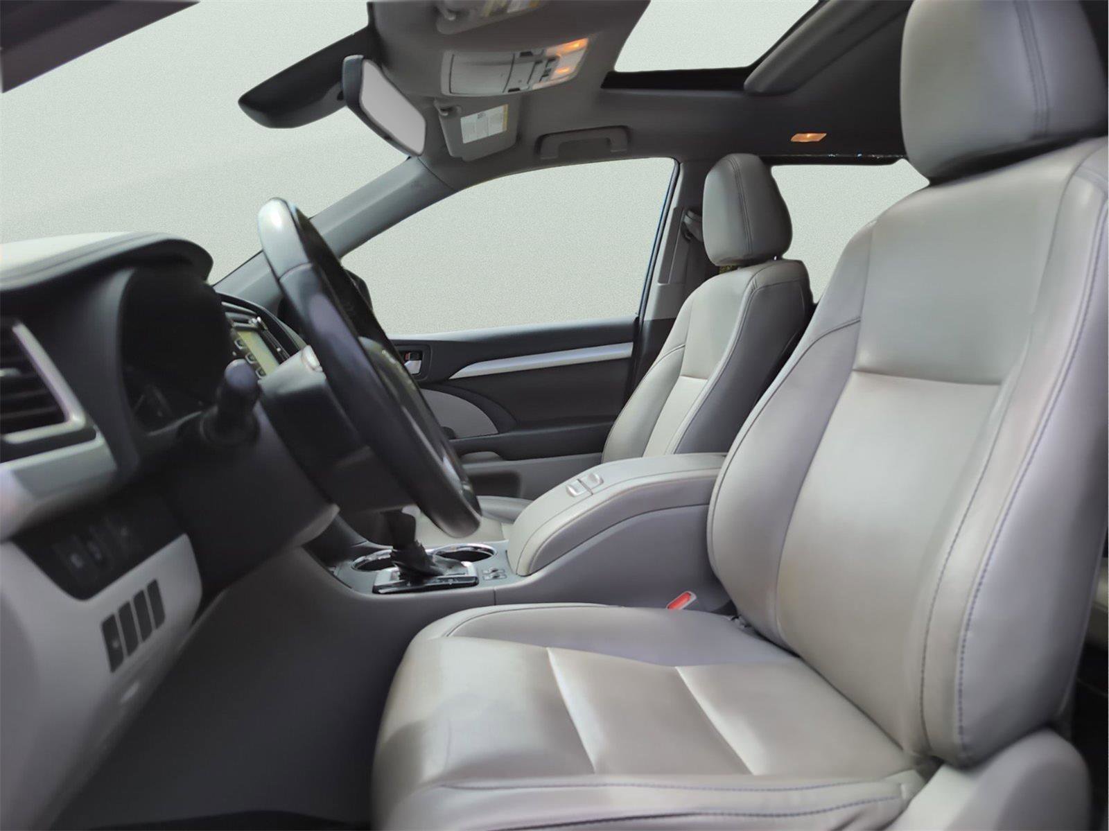 Used 2019 Toyota Highlander XLE AWD/4WD image 15