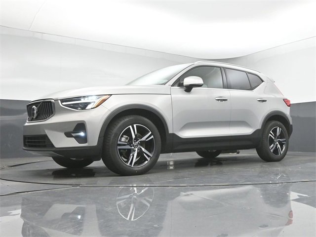 Used 2023 Volvo XC40 B5 Plus image 37