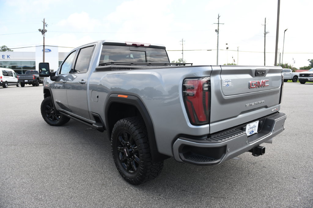 Used 2024 GMC Sierra 2500 AT4 w/ AT4 Premium Plus Package AWD/4WD image 10