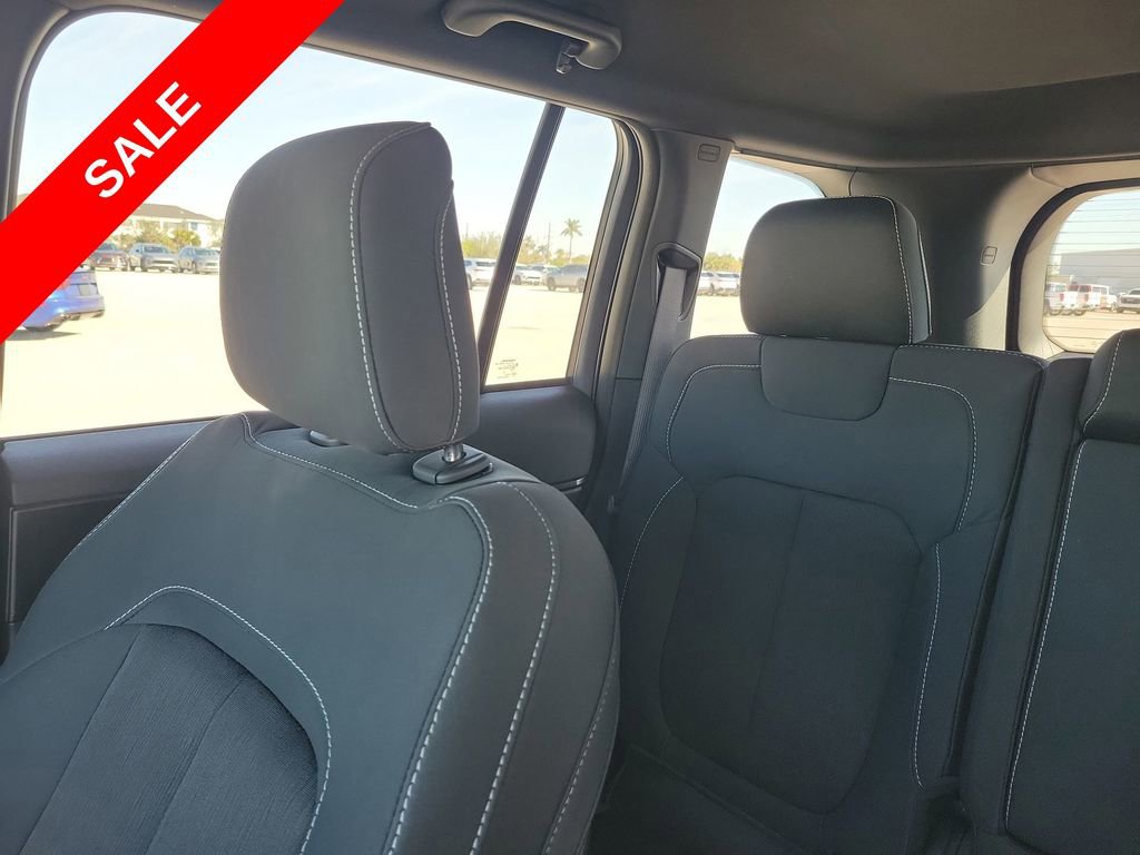 New 2025 Jeep Grand Cherokee Laredo w/ Luxury Tech Group I image 12