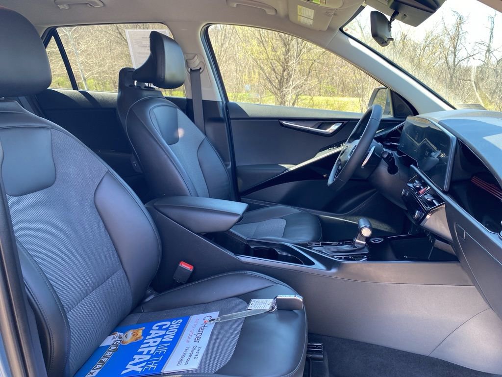 Certified 2024 Kia Niro EX image 11