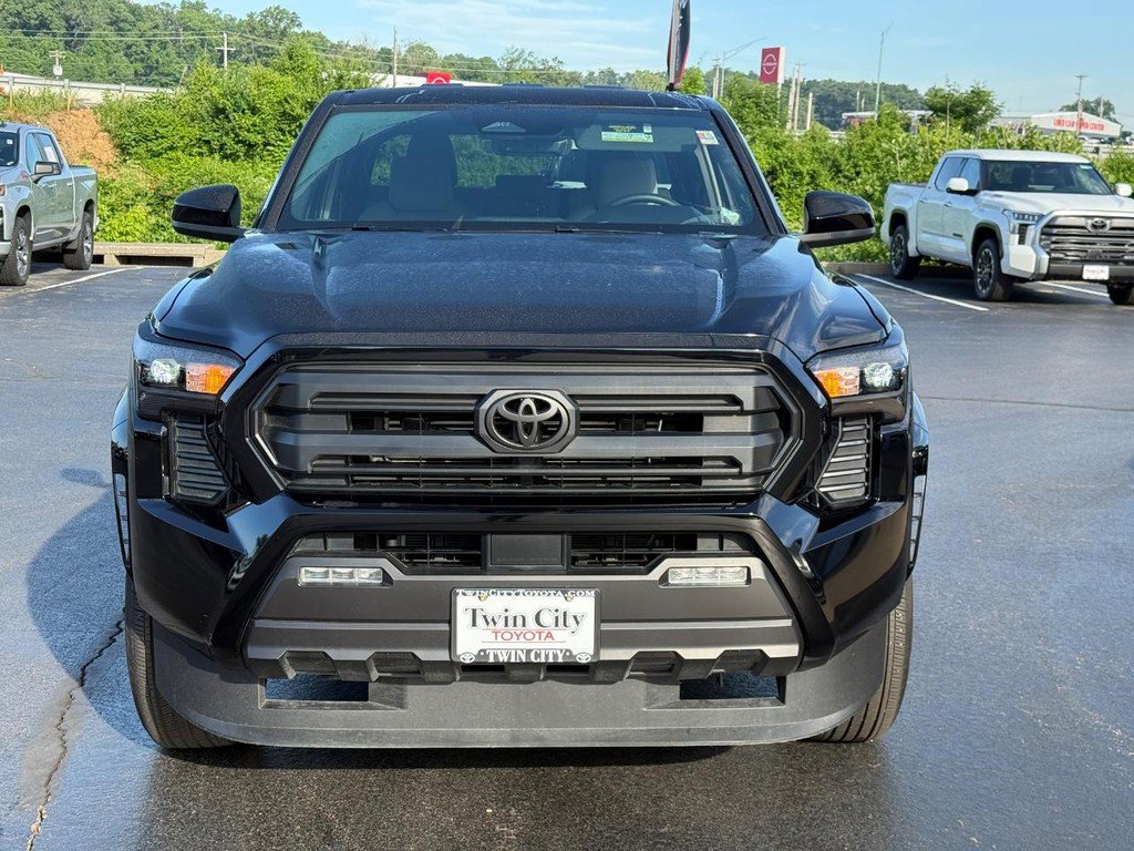 Certified 2025 Toyota Tacoma SR5 AWD/4WD image 10