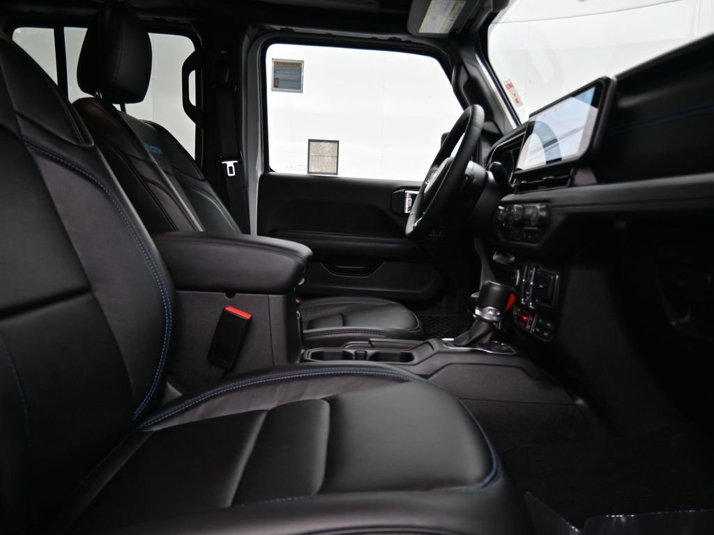 Used 2024 Jeep Wrangler Unlimited Rubicon 4xe image 16
