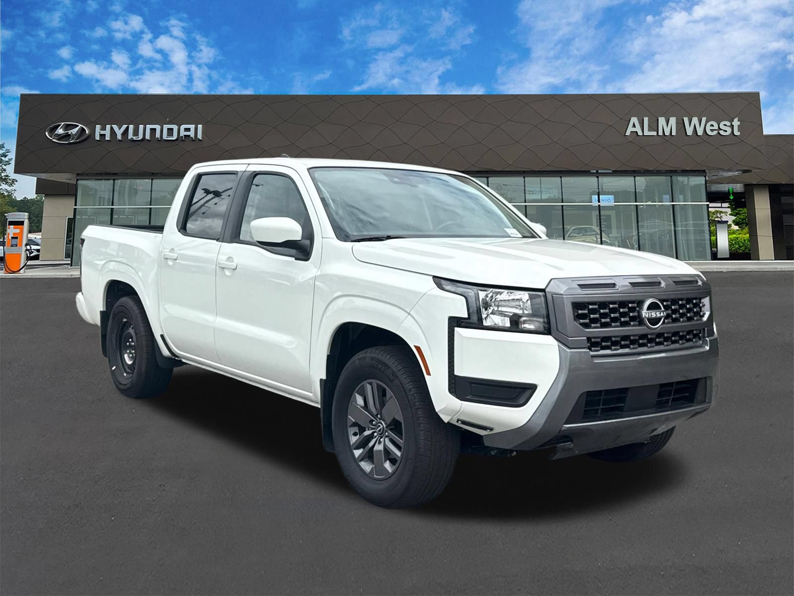 Used 2025 Nissan Frontier SV w/ Tow Package RWD image 3