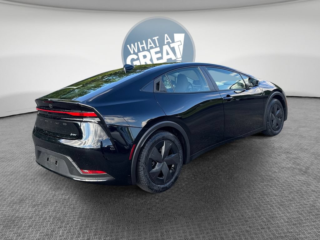Used 2023 Toyota Prius LE FWD image 3