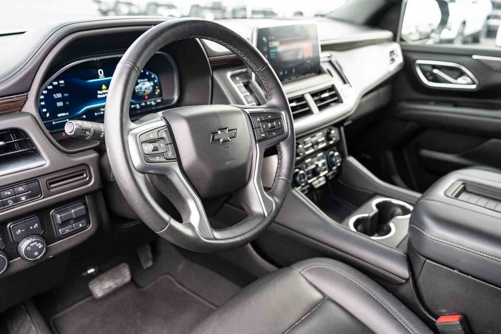 Used 2023 Chevrolet Tahoe Z71 w/ Luxury Package AWD/4WD image 10