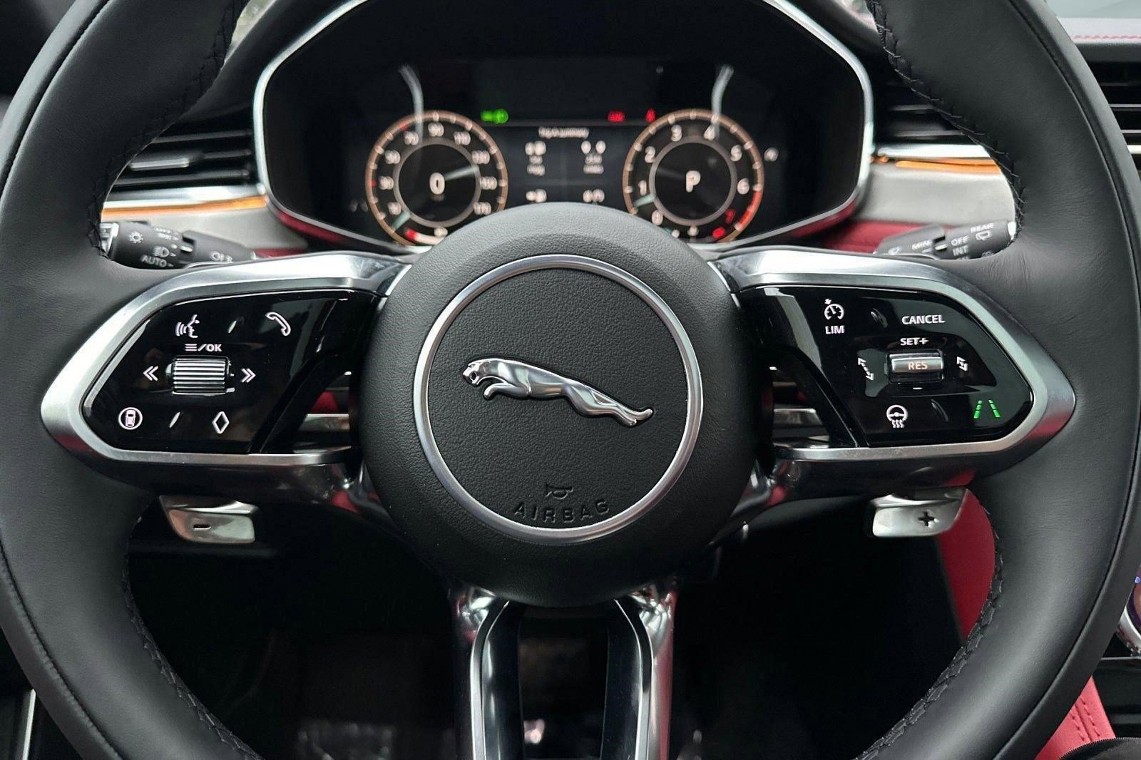 Used 2025 Jaguar F-PACE R-Dynamic S AWD/4WD image 12