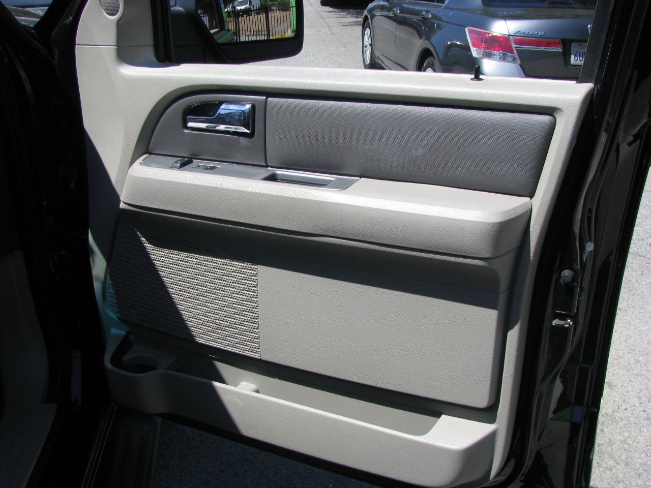 Used 2010 Ford Expedition XLT AWD/4WD image 13