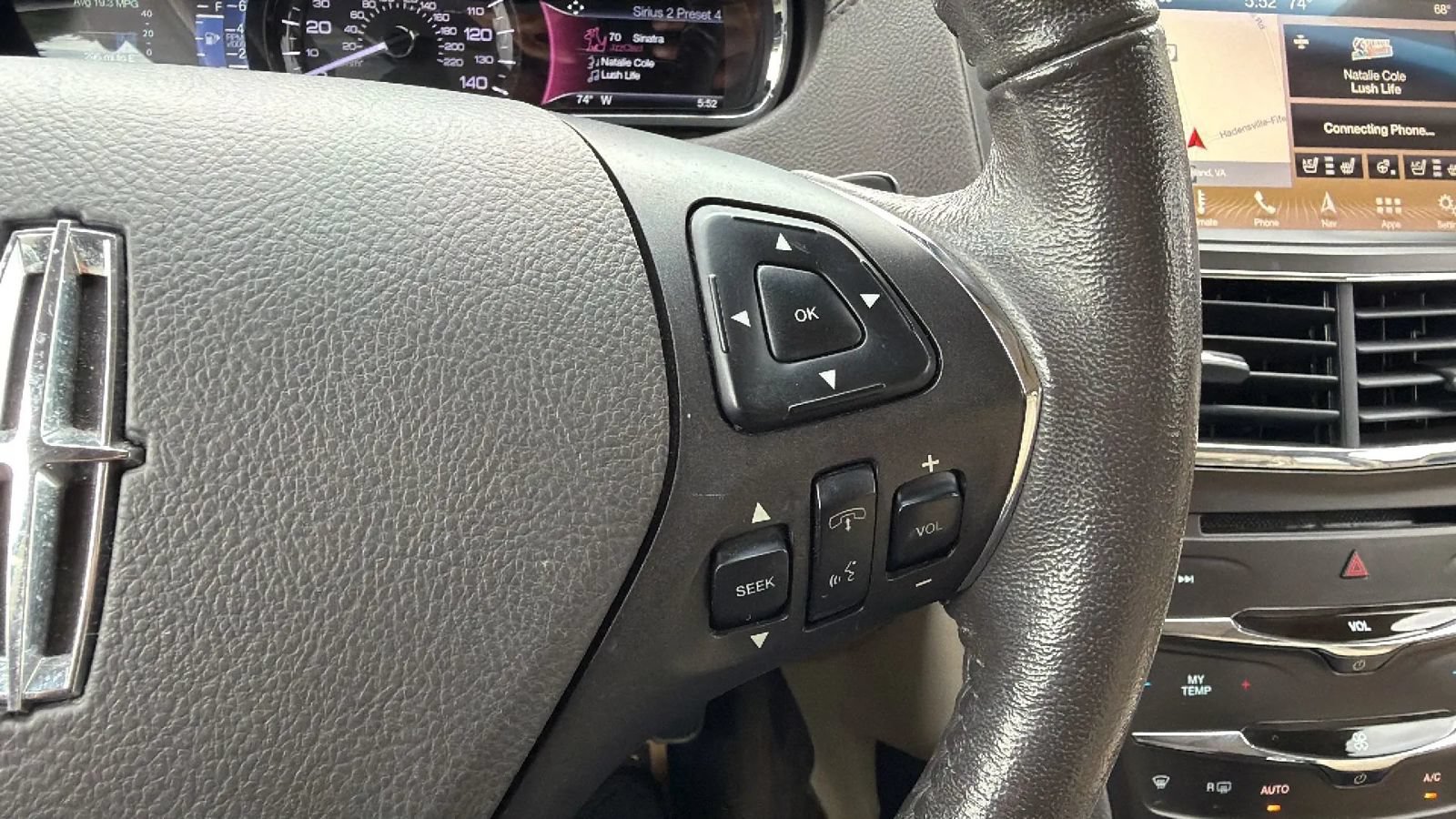 Used 2019 Lincoln MKT AWD image 27