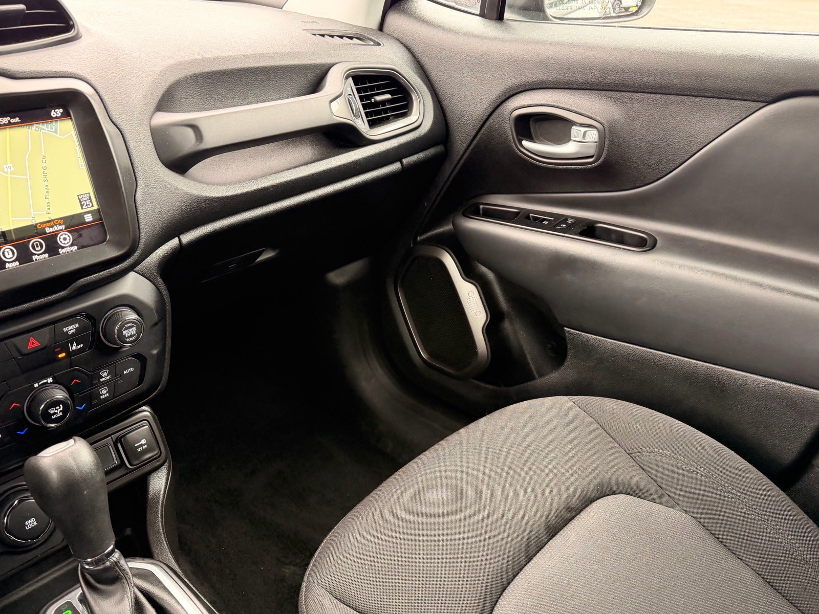 Used 2023 Jeep Renegade Latitude AWD/4WD image 21
