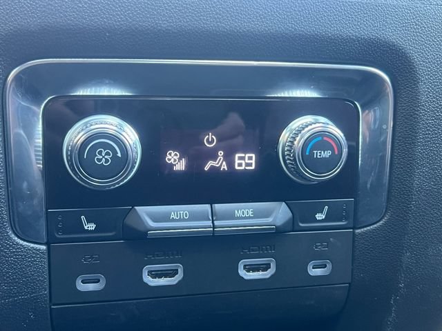 Used 2024 GMC Yukon Denali Ultimate AWD/4WD image 4