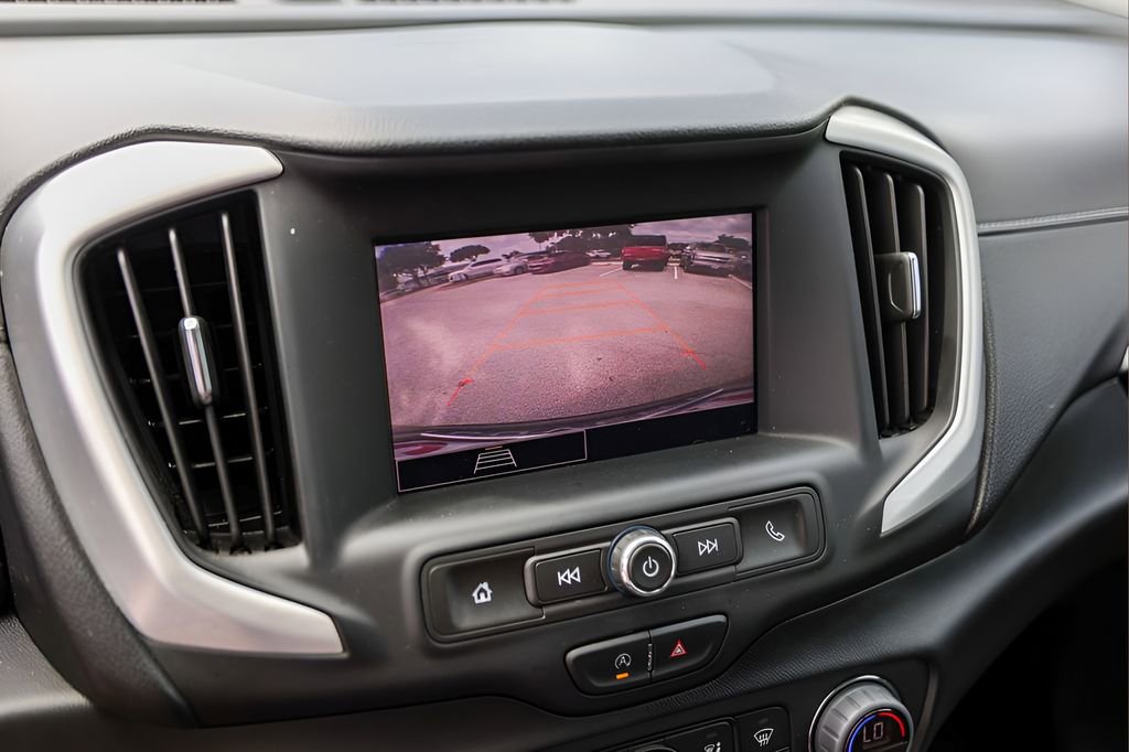 Used 2022 GMC Terrain SLE w/ Driver Convenience Package FWD image 17
