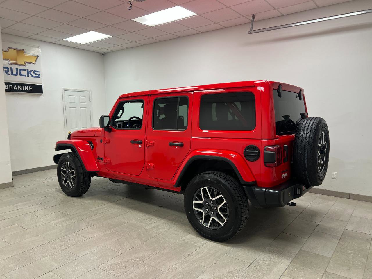 Used 2025 Jeep Wrangler Unlimited Sahara image 14
