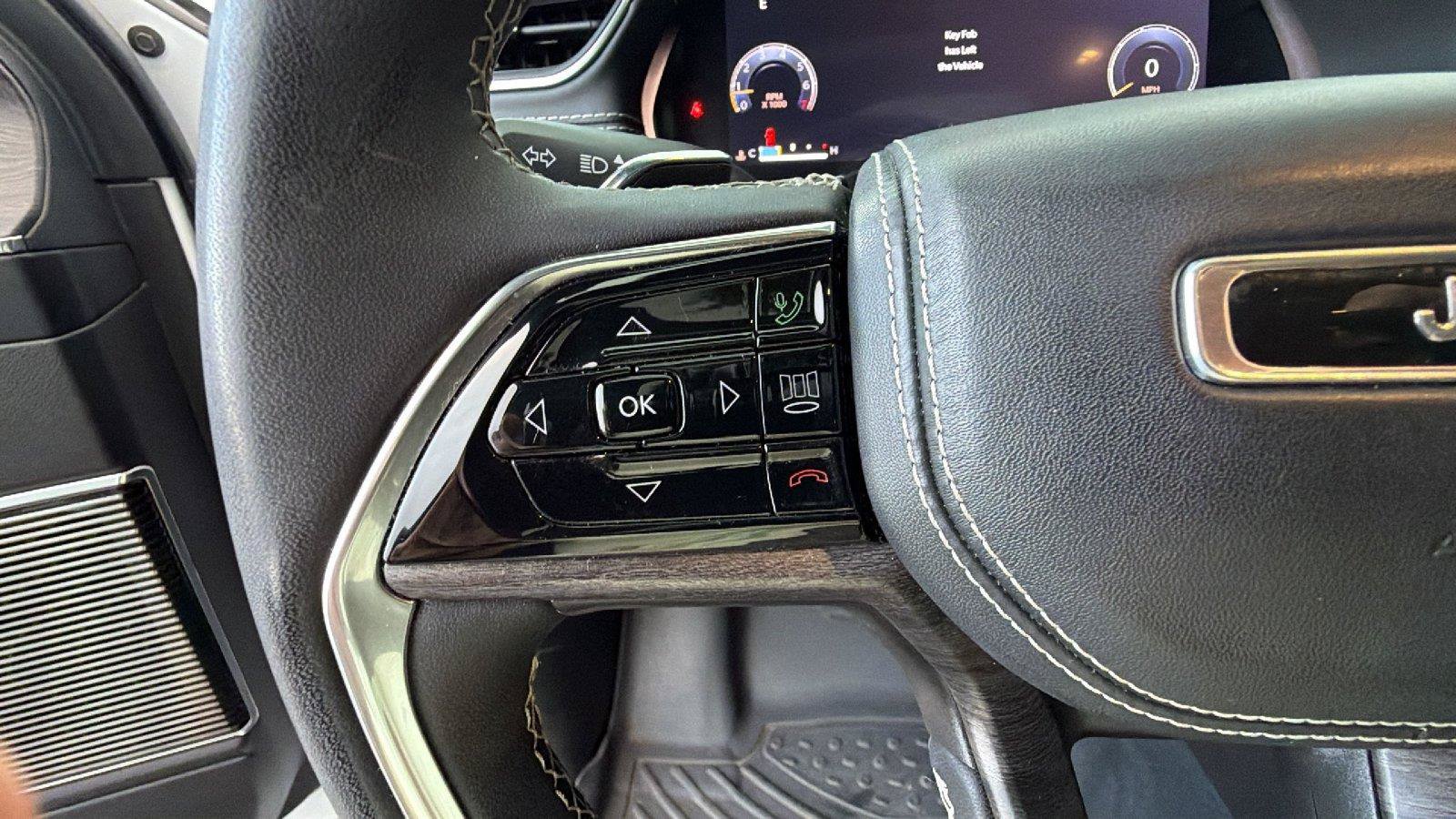 Used 2023 Jeep Grand Cherokee Overland RWD image 30