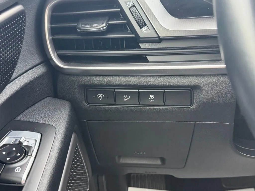 Used 2024 Kia Telluride LX image 14