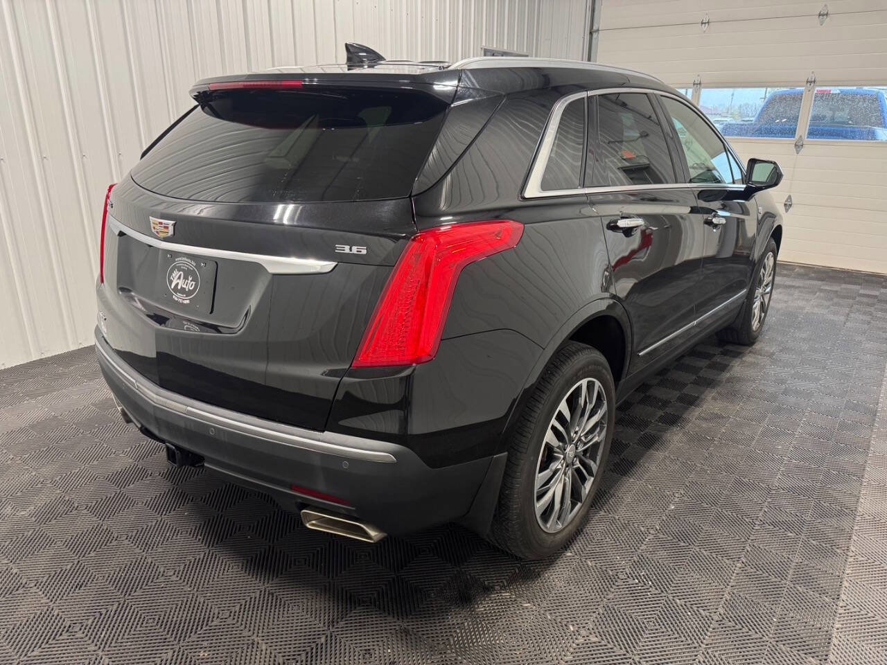 Used 2017 Cadillac XT5 Premium Luxury AWD/4WD image 4