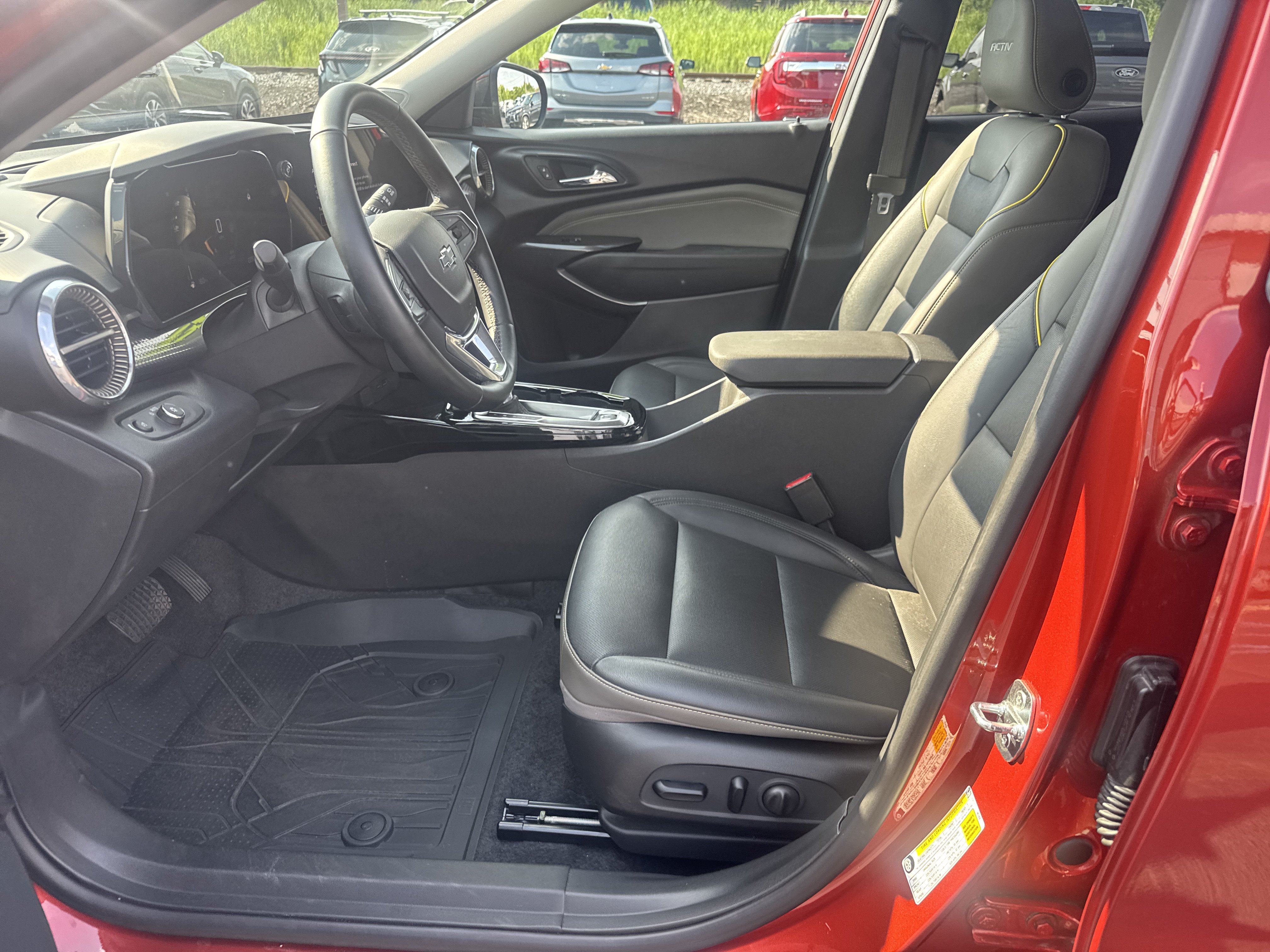 Used 2024 Chevrolet Trax ACTIV w/ Sunroof Package FWD image 12