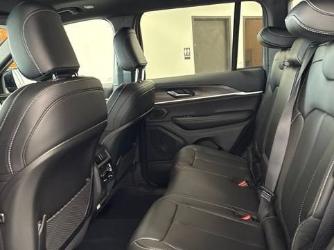 New 2026 Jeep Grand Cherokee Limited w/ Luxury Tech Group II AWD/4WD image 19