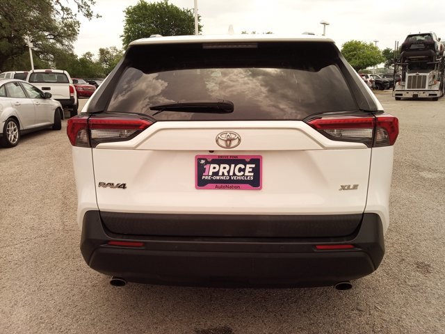 Used 2020 Toyota RAV4 XLE Premium image 6