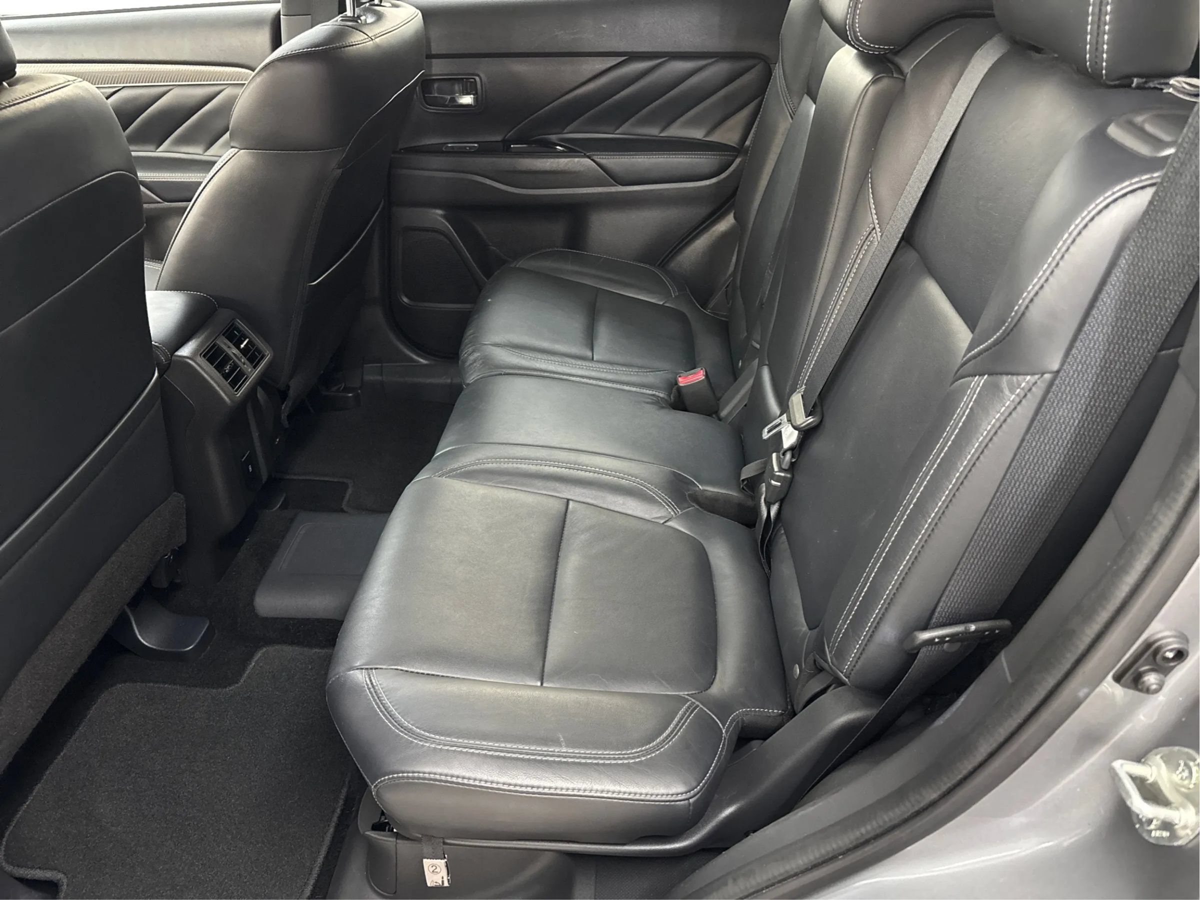 Used 2021 Mitsubishi Outlander SEL AWD/4WD image 14