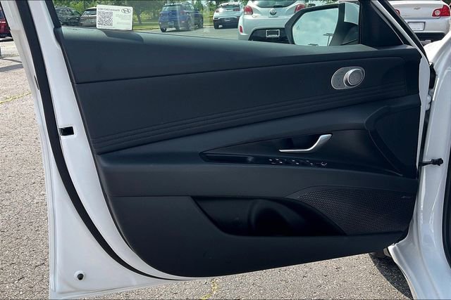 New 2025 Hyundai Elantra Limited image 23