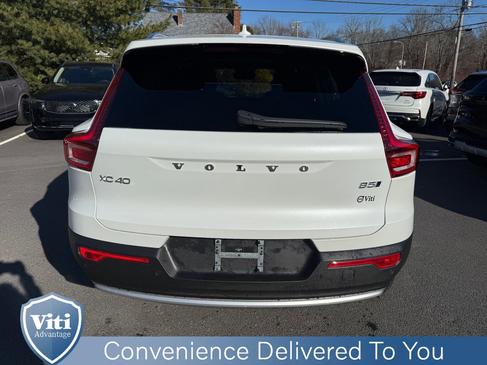 Certified 2024 Volvo XC40 B5 Ultimate w/ Protection Package Premier image 7