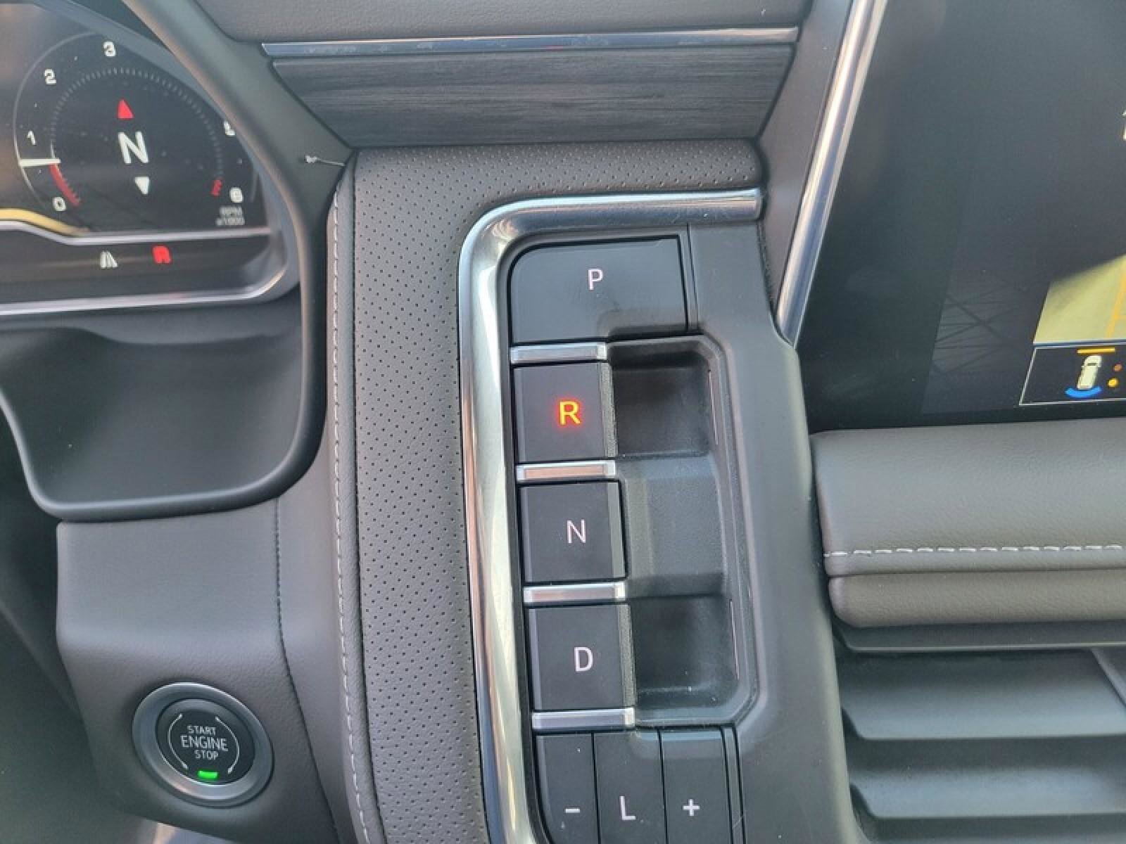 Used 2022 GMC Yukon XL SLT w/ SLT Premium Package image 20