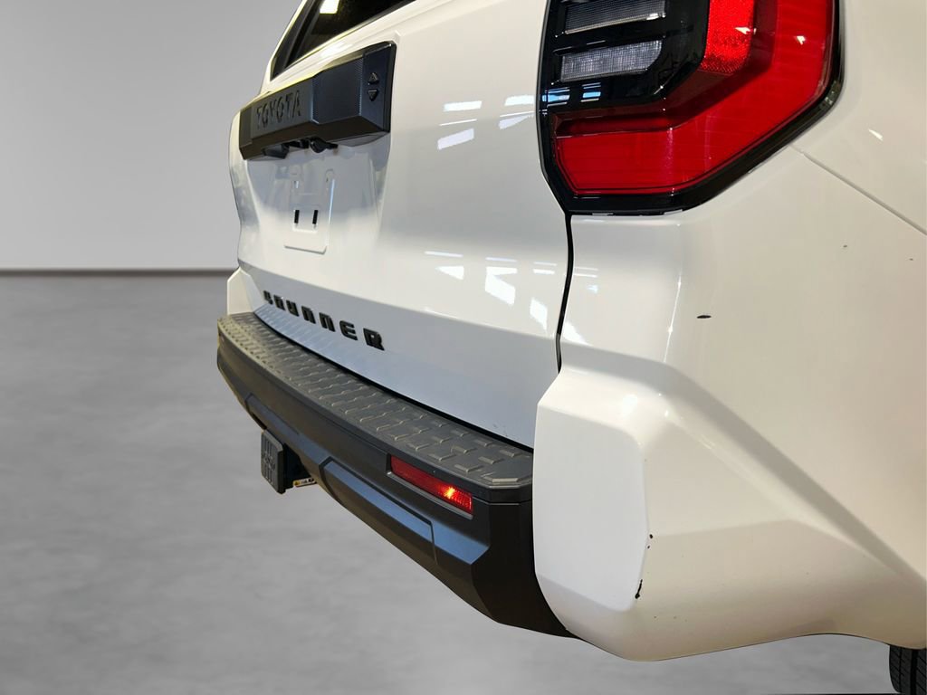 Used 2025 Toyota 4Runner SR5 image 17