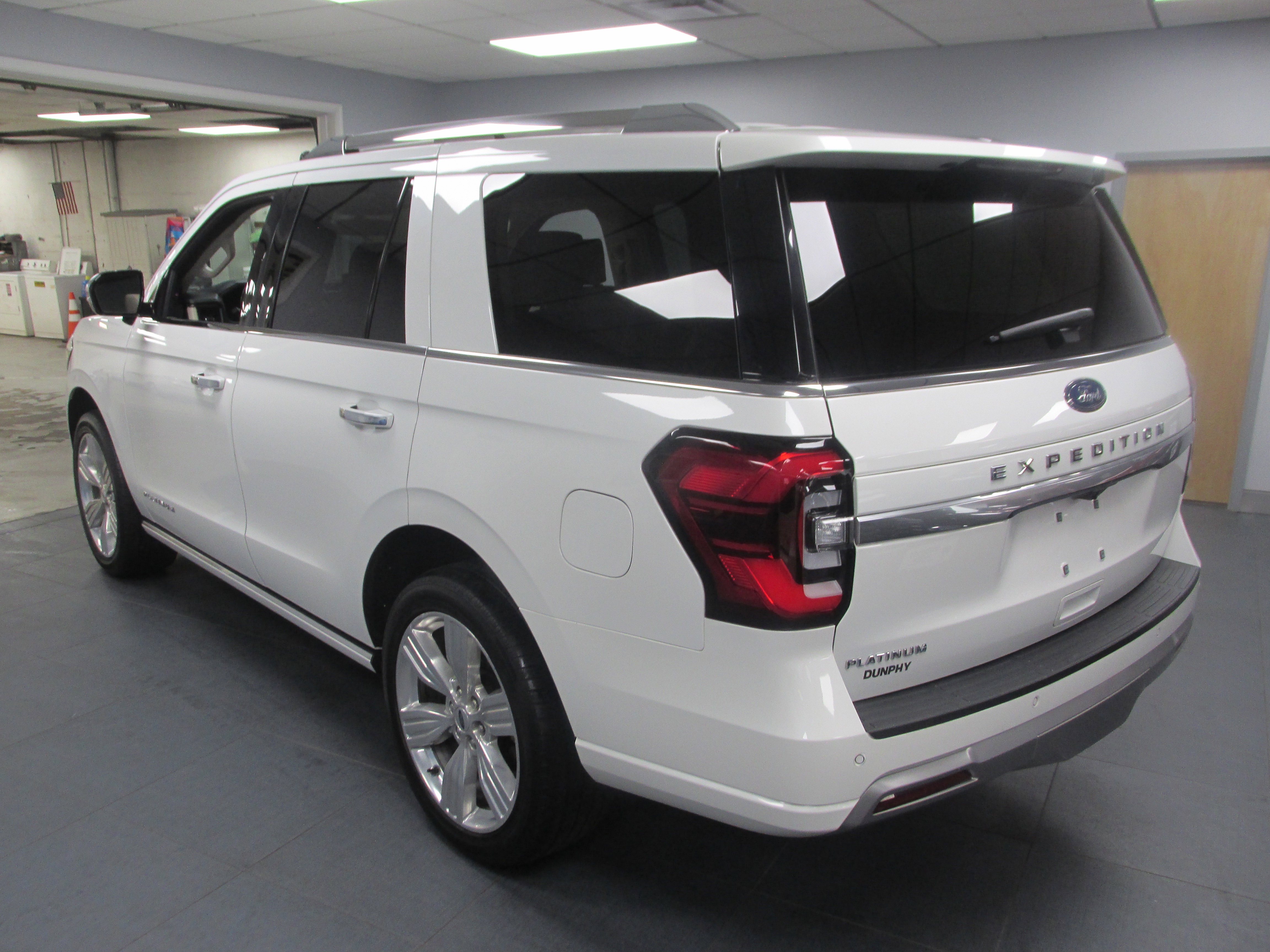 Used 2023 Ford Expedition Platinum image 7