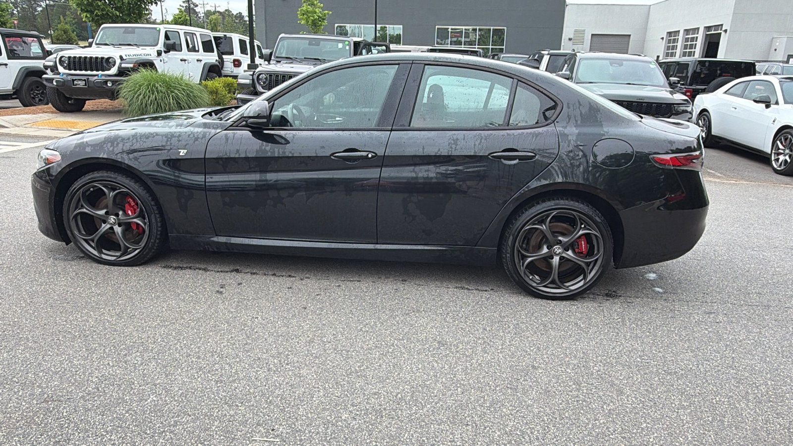 Used 2024 Alfa Romeo Giulia Ti w/ Performance Driving Package AWD/4WD image 11