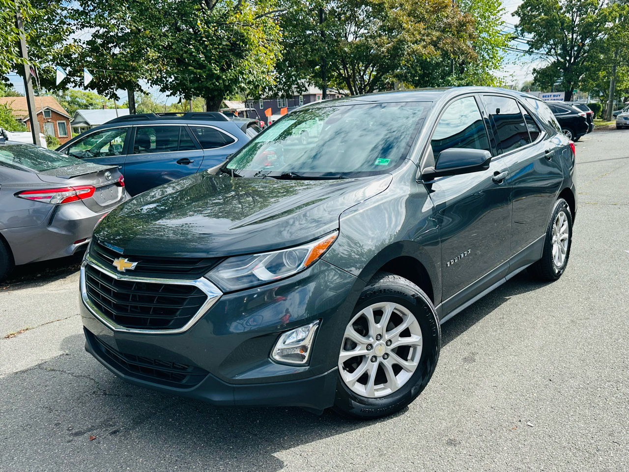 Used 2020 Chevrolet Equinox LT w/ Driver Convenience Package image 2