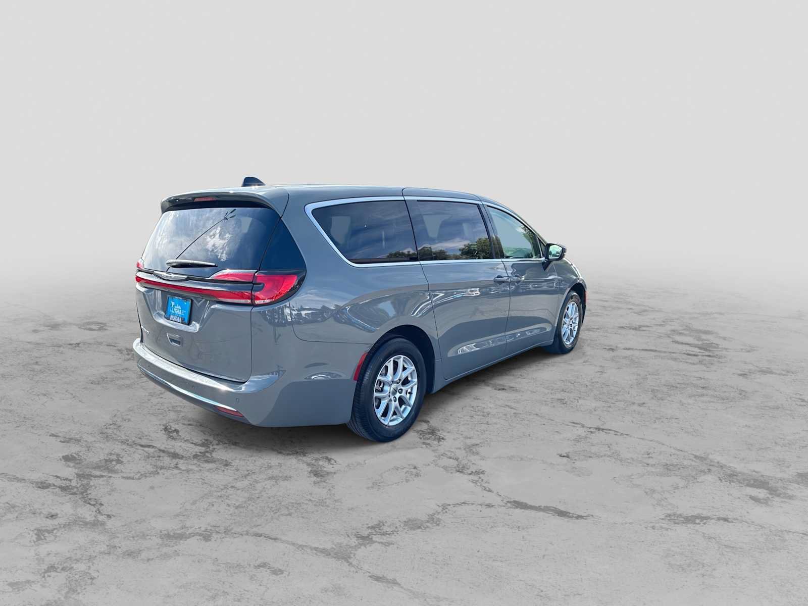 Used 2023 Chrysler Pacifica Touring-L FWD image 8