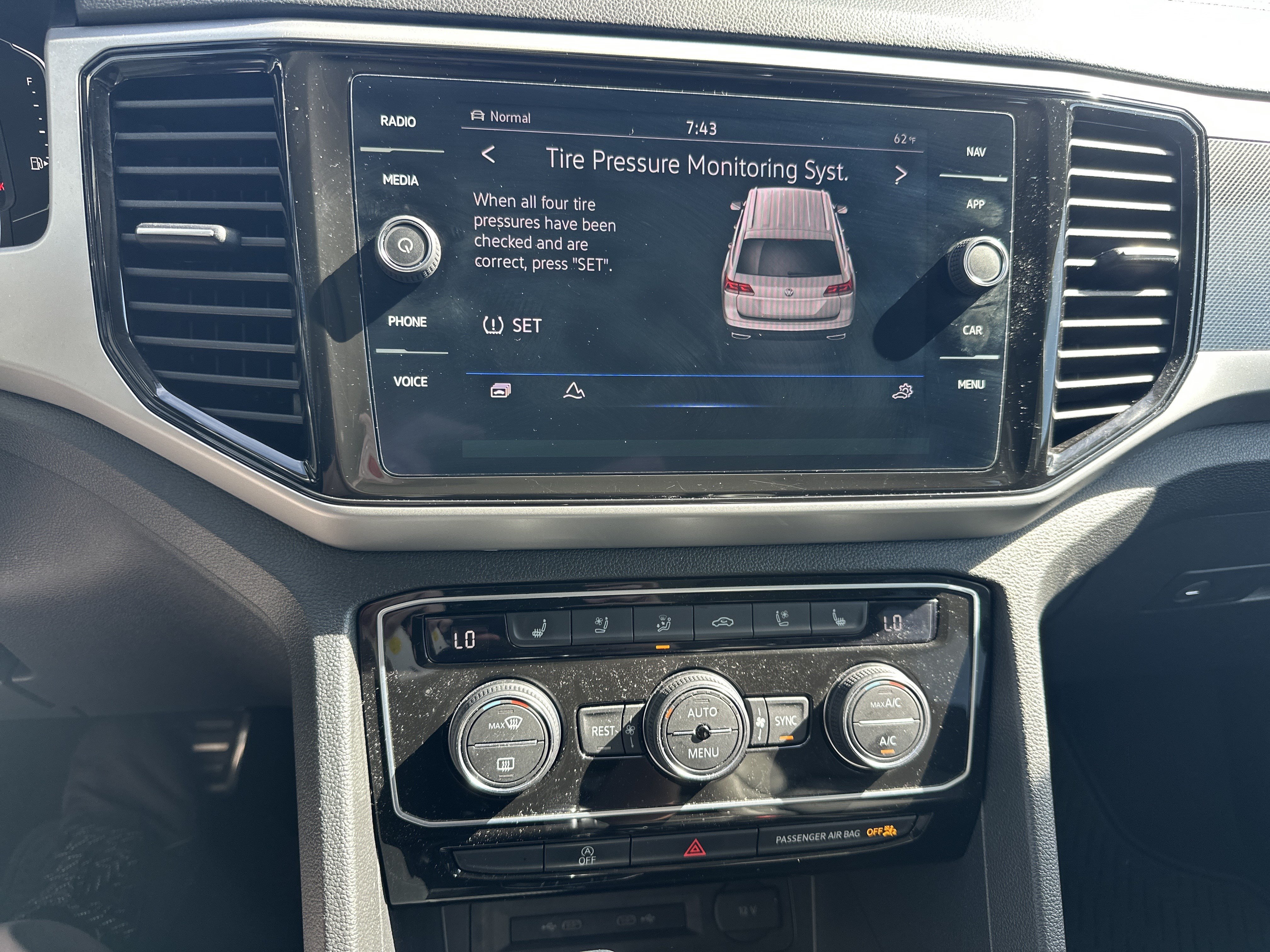 Used 2022 Volkswagen Atlas SEL Premium AWD/4WD image 18