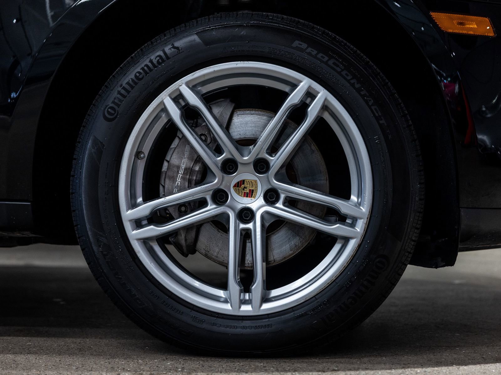 Certified 2023 Porsche Macan AWD/4WD image 19
