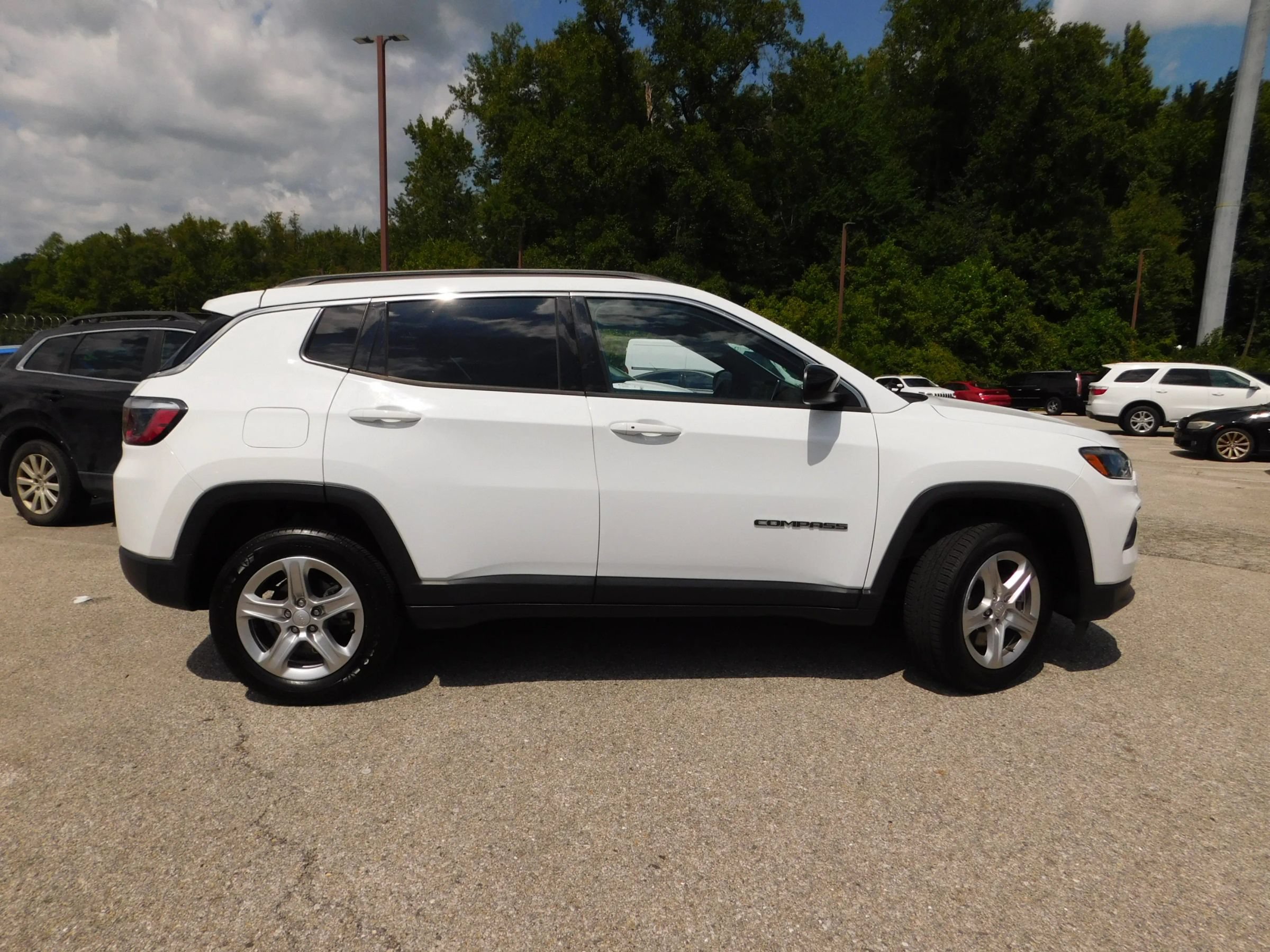 Used 2024 Jeep Compass Latitude AWD/4WD image 5