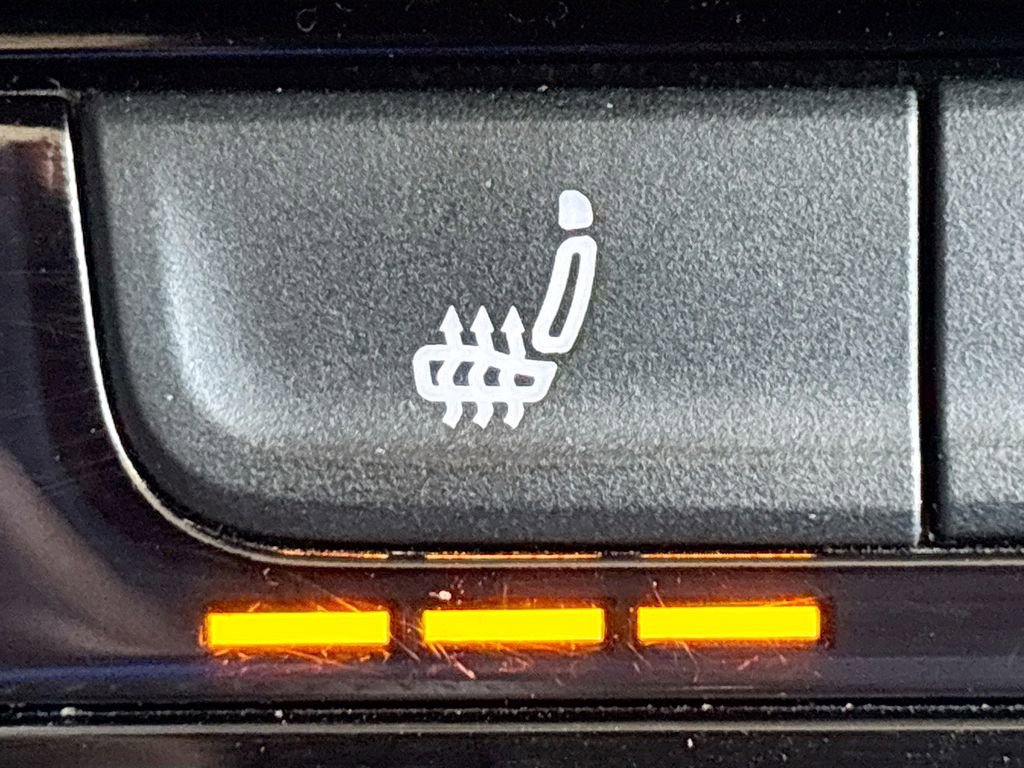 Used 2024 Volkswagen Jetta SE image 19