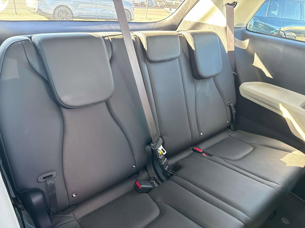 Certified 2024 Kia Carnival LX image 11
