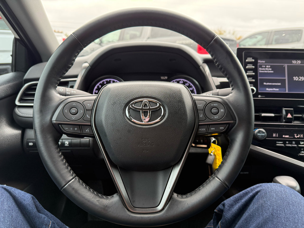 Used 2022 Toyota Camry SE image 19