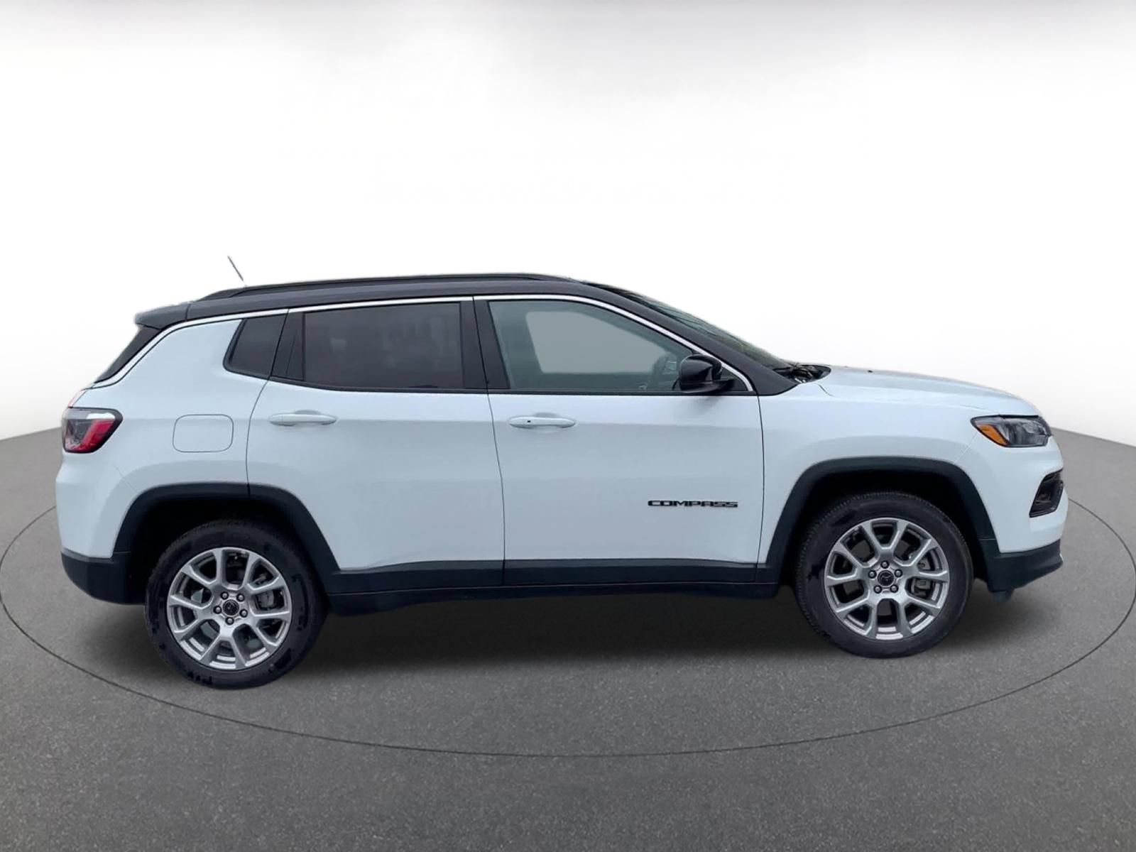 Used 2025 Jeep Compass Limited AWD/4WD image 16