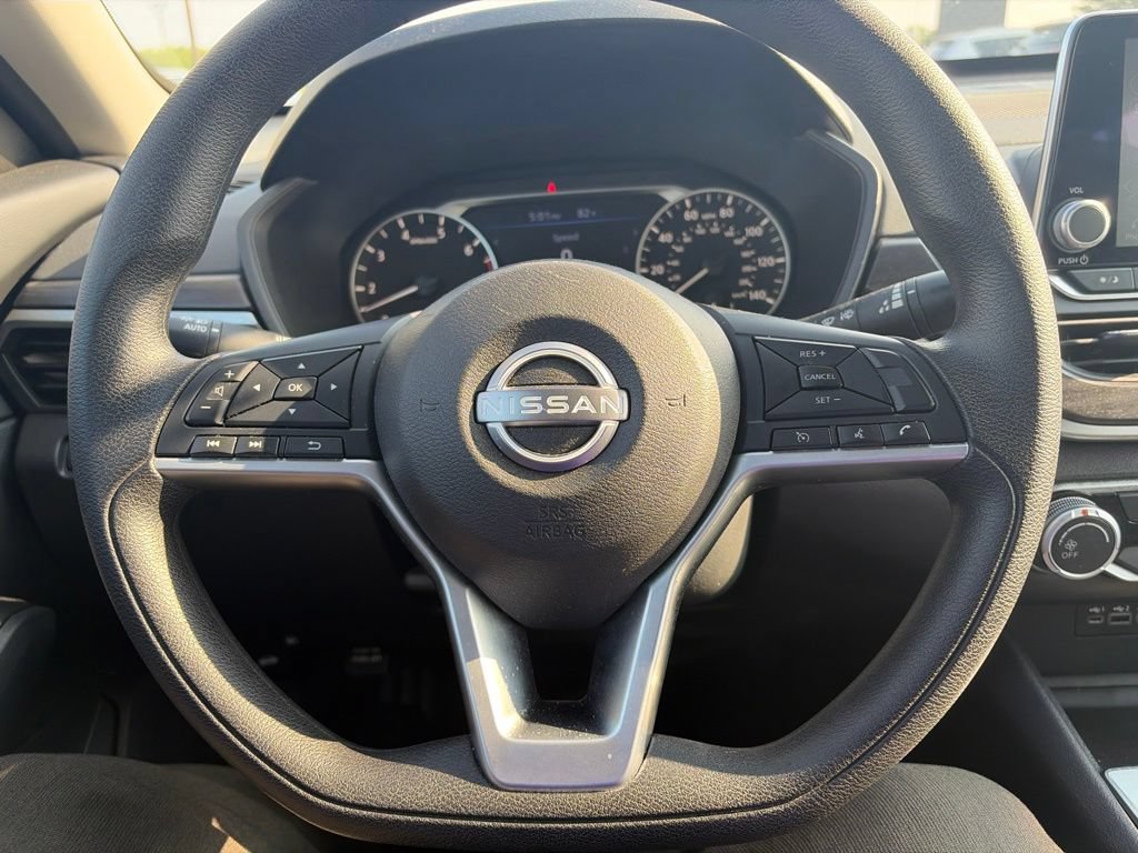 Used 2025 Nissan Altima 2.5 SV FWD image 27