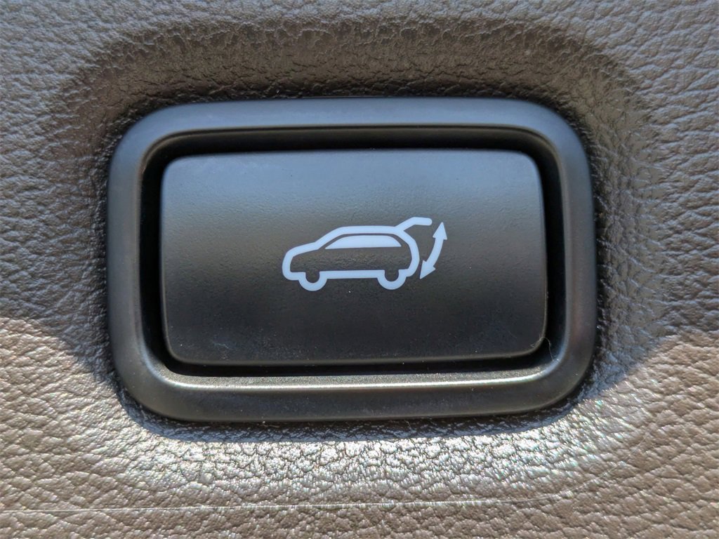 Used 2020 Hyundai Santa Fe Limited image 13