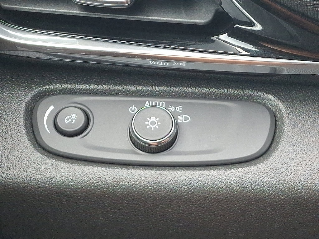 Certified 2024 Buick Envista Sport Touring w/ Convenience II Package FWD image 23