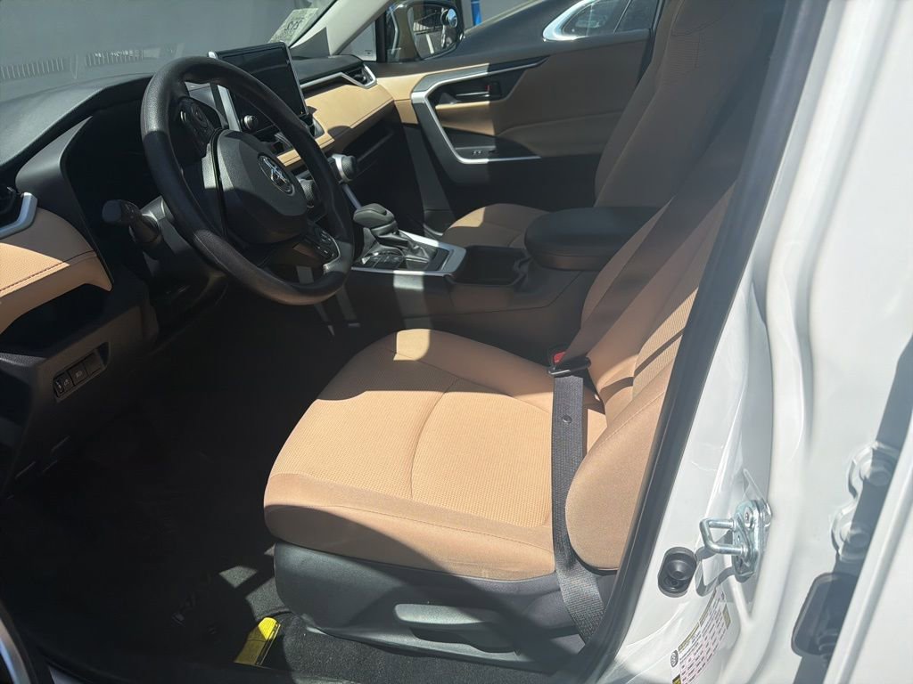 Used 2025 Toyota RAV4 LE AWD/4WD image 7