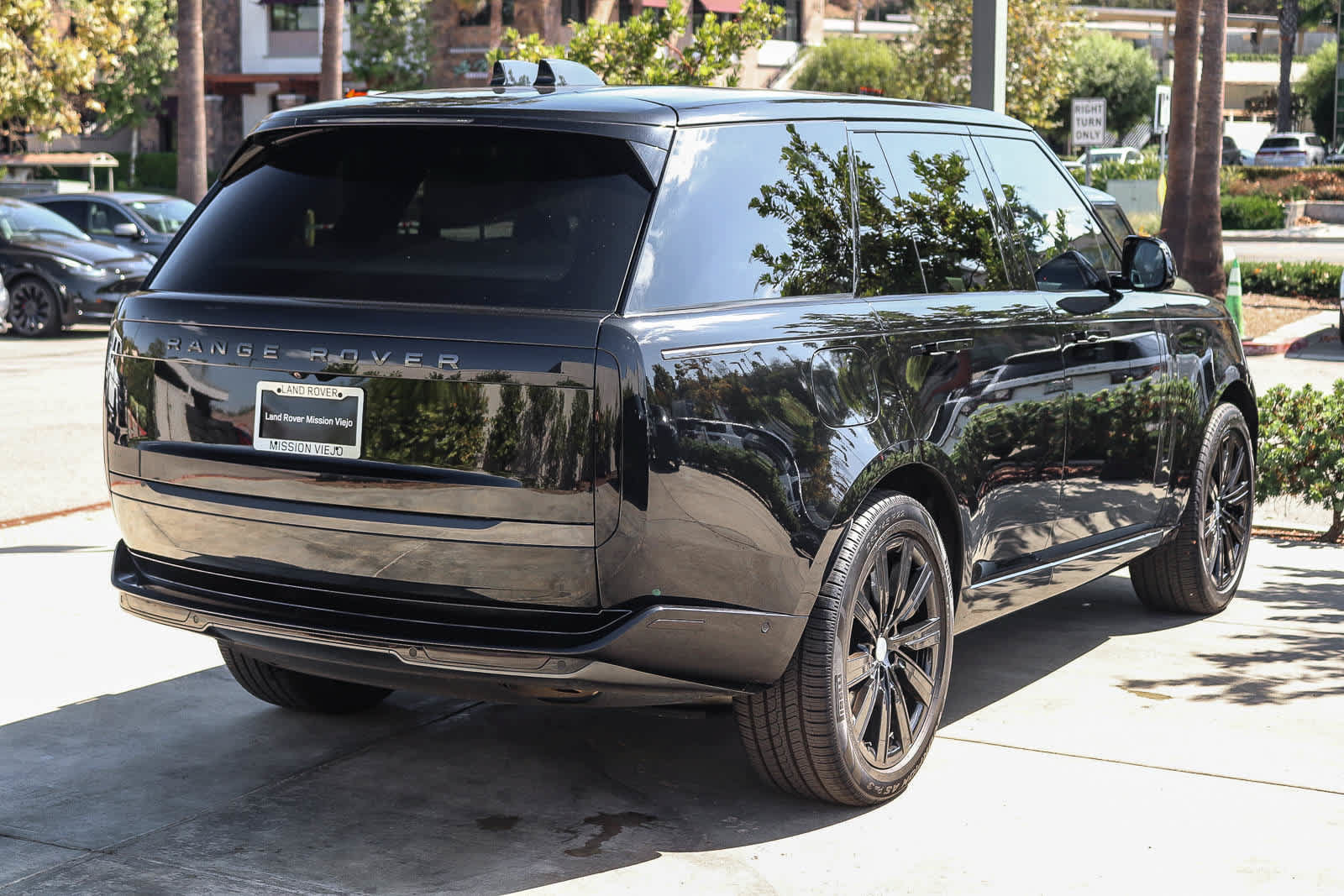 Used 2025 Land Rover Range Rover SE AWD/4WD image 4
