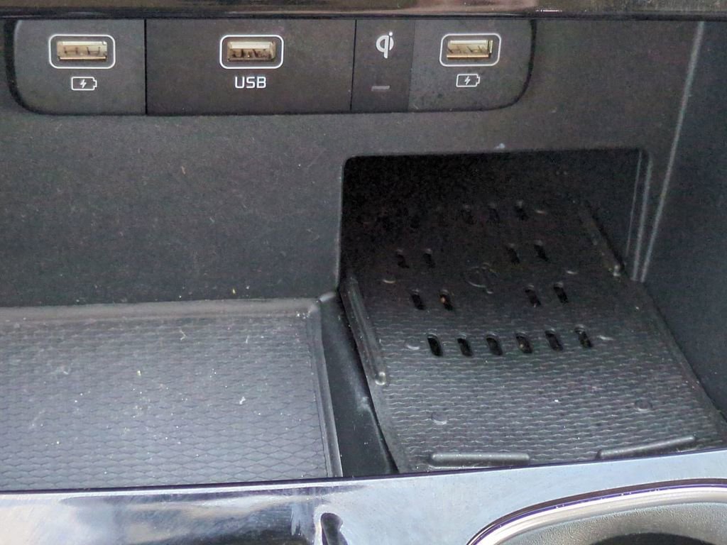 Used 2023 Kia Carnival SX Prestige image 23