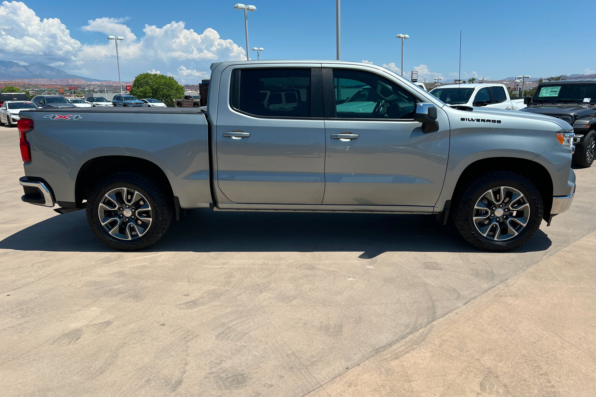 Used 2023 Chevrolet Silverado 1500 LT w/ Convenience Package II AWD/4WD image 7