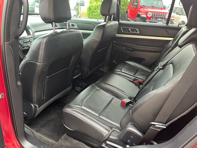 Used 2017 Ford Explorer XLT w/ Equipment Group 202A AWD/4WD image 18